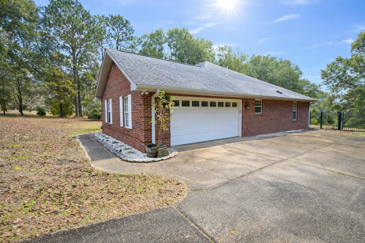 202 Shell Drive Crestview, FL 32536 - Photo 29 of 39 202_Shell_Garage
