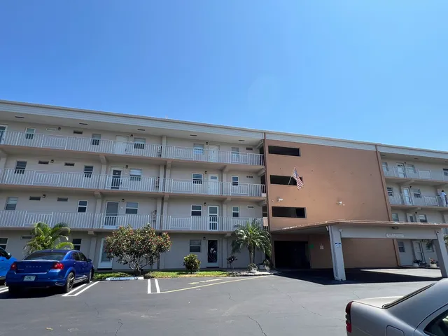 $135,900 | 230 Northeast 26th Avenue, Unit 2070, Boynton Beach, FL 33435