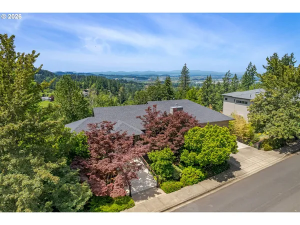 $815,000 | 2749 Suncrest Drive, Eugene, OR 97405