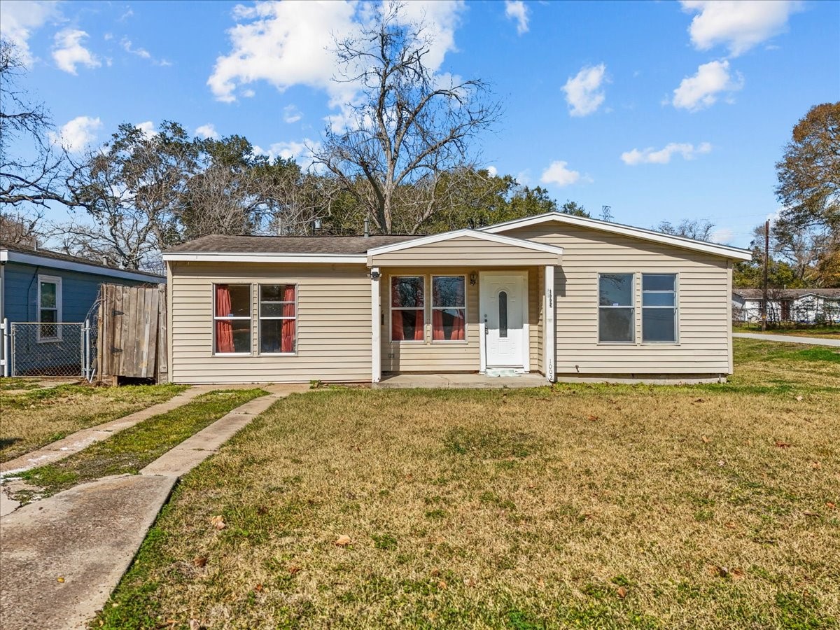 1002 Orange Street La Marque, TX 77568 - Photo 1 of 31