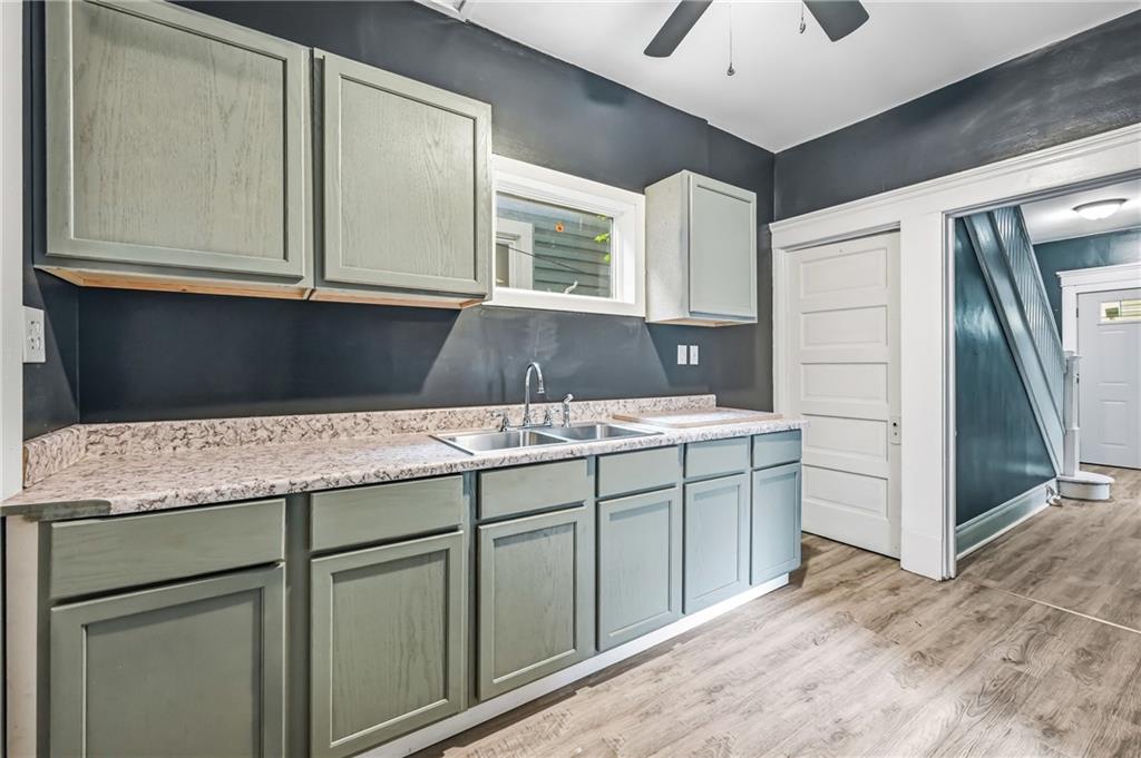 522 Wallis Avenue Farrell, PA 16121 - Photo 9 of 24 a kitchen with a sink and cabinets