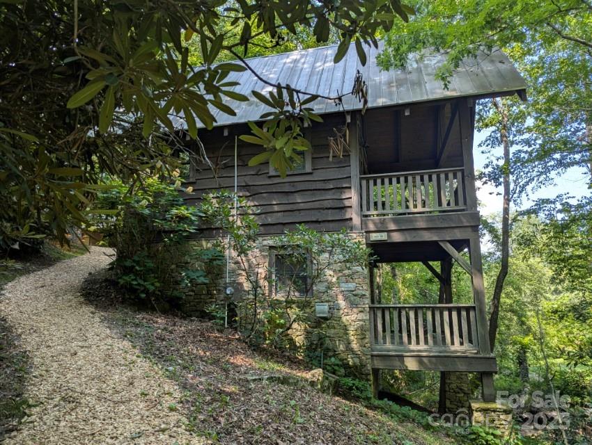 5 Chaucer Road Black Mountain, NC 28711 - Photo 8 of 48 a view of small yard in front of house with wooden fence