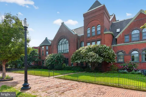 $825,000 | 905 South Carolina Avenue Southeast, Unit 6, Washington, DC 20003