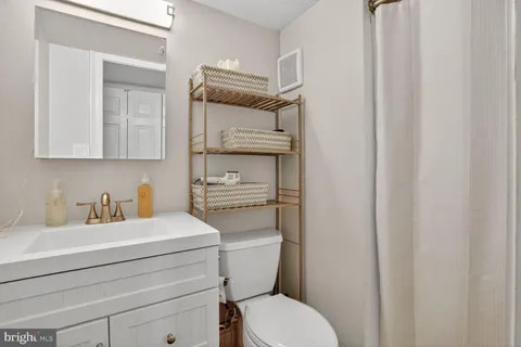 $825,000 | 905 South Carolina Avenue Southeast, Unit 6, Washington, DC 20003