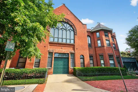 $825,000 | 905 South Carolina Avenue Southeast, Unit 6, Washington, DC 20003