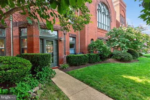 $825,000 | 905 South Carolina Avenue Southeast, Unit 6, Washington, DC 20003
