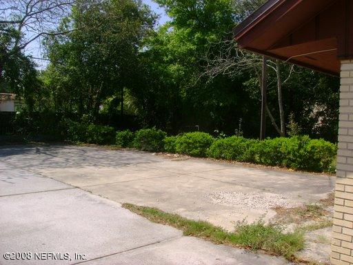 7236 Merrill Road Jacksonville, FL 32277 - Photo 10 of 11 a backyard of a house with lots of green space