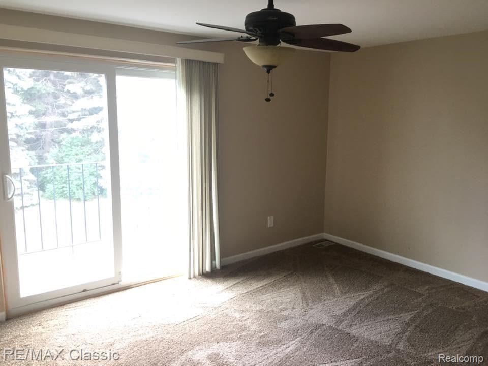 24812 Olde Orchard Novi, MI 48375 - Photo 4 of 13