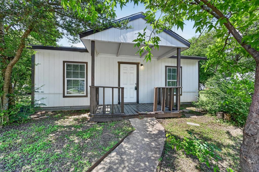 601 Royal Street Cleburne, TX 76031 - Photo 1 of 27