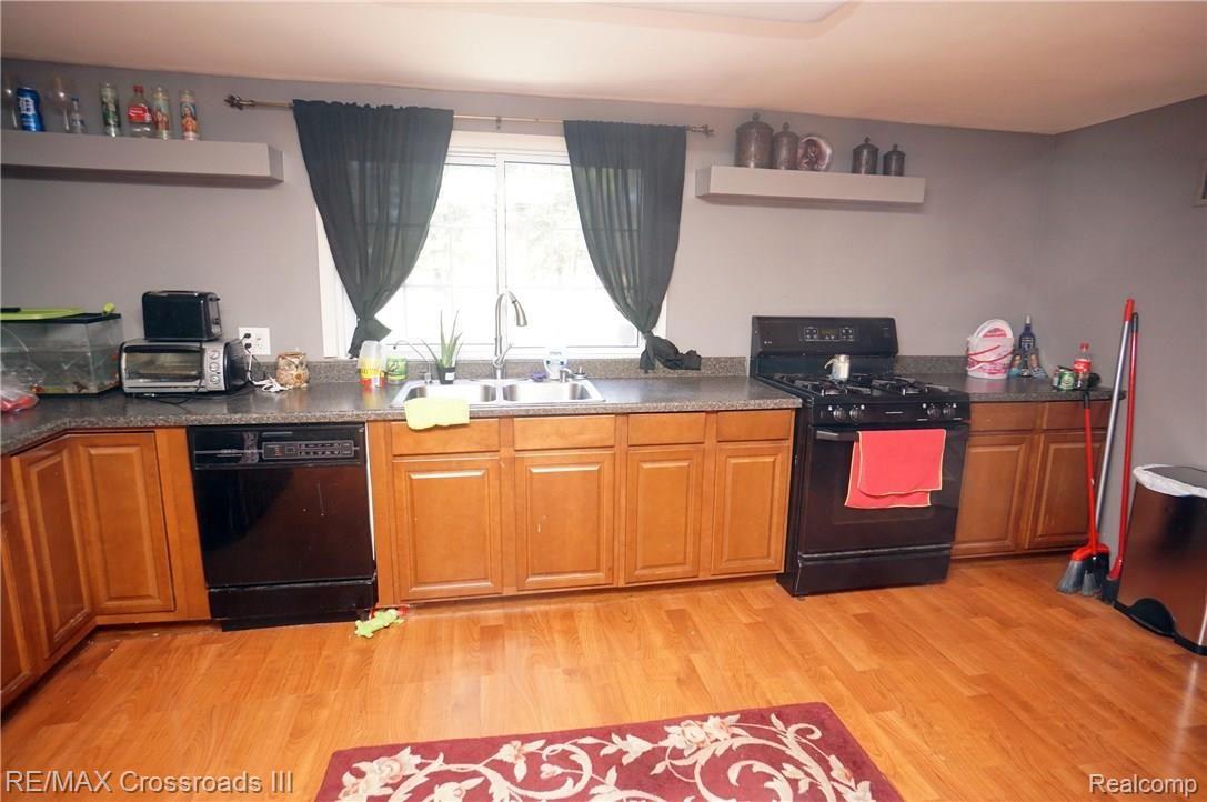 18277 Merriman Road Romulus, MI 48174 - Photo 3 of 11 Kitchen 2