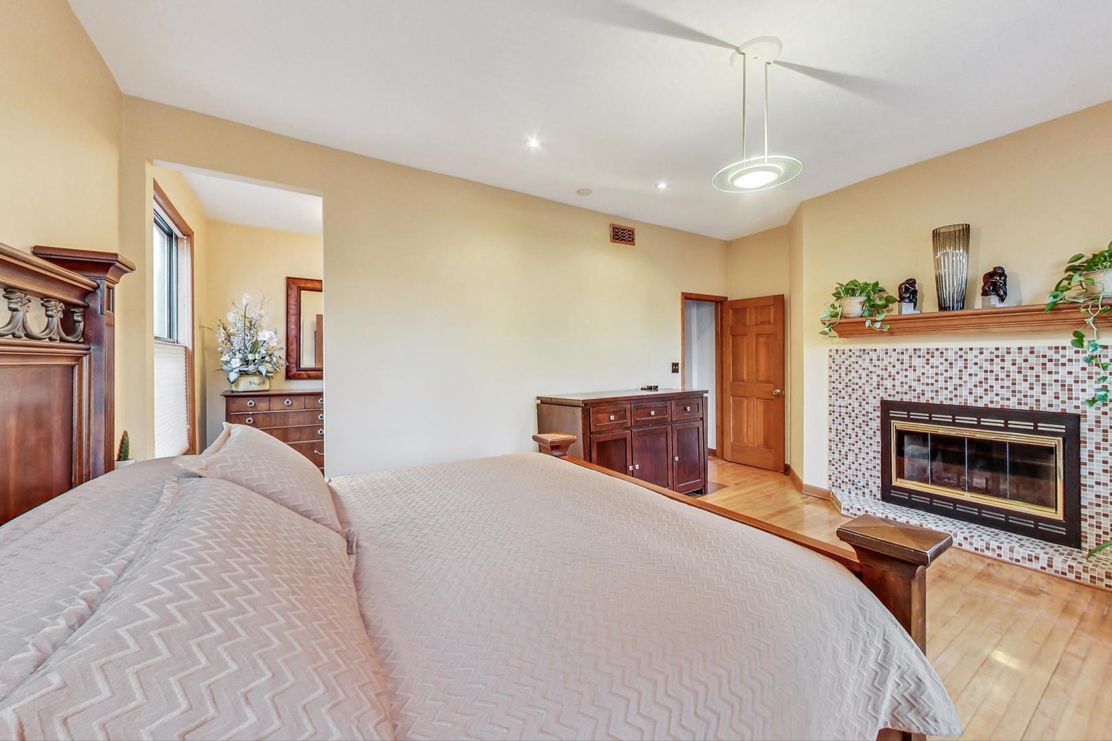 4332 North Kenmore Avenue Chicago, IL 60613 - Photo 17 of 32