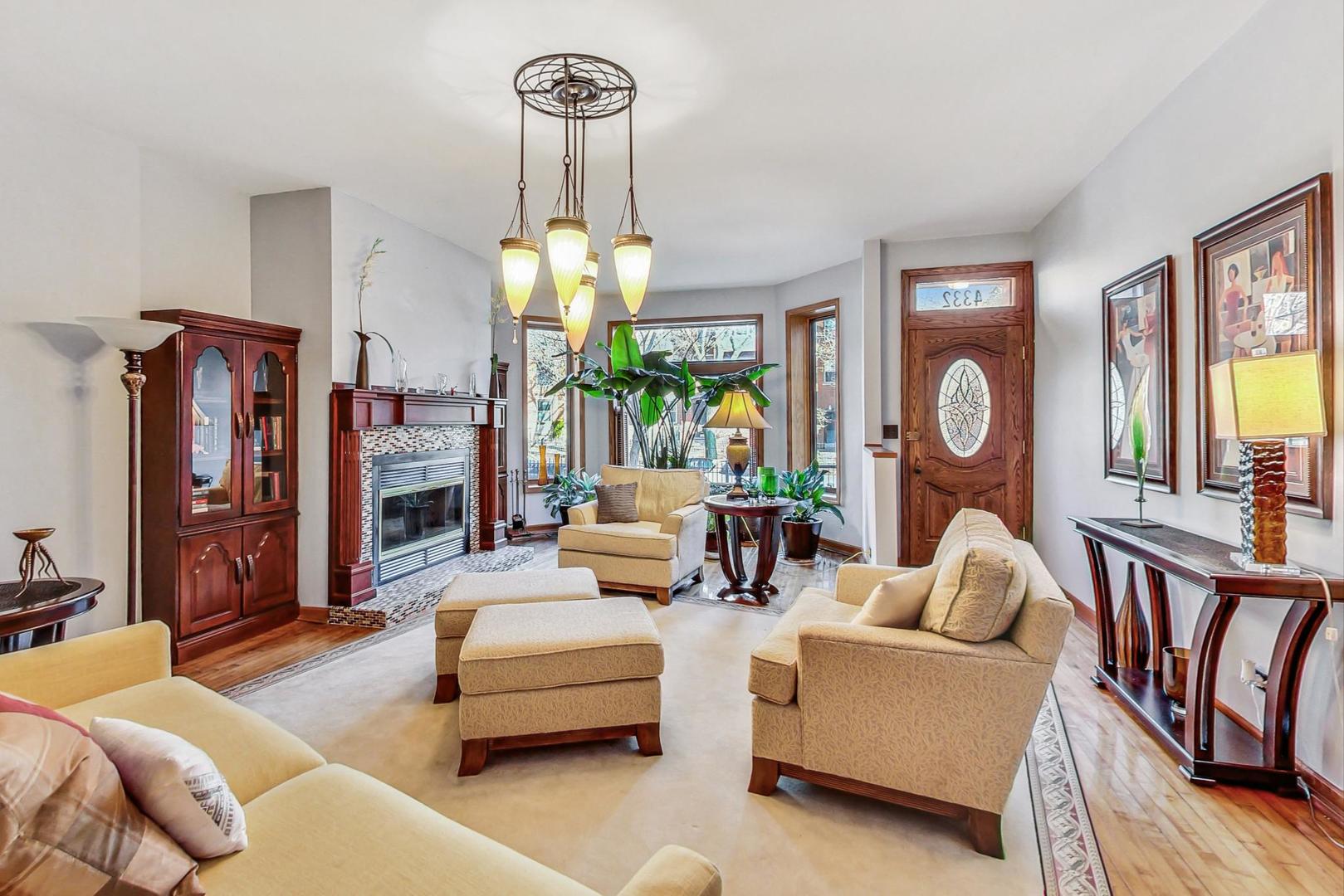 4332 North Kenmore Avenue Chicago, IL 60613 - Photo 2 of 32