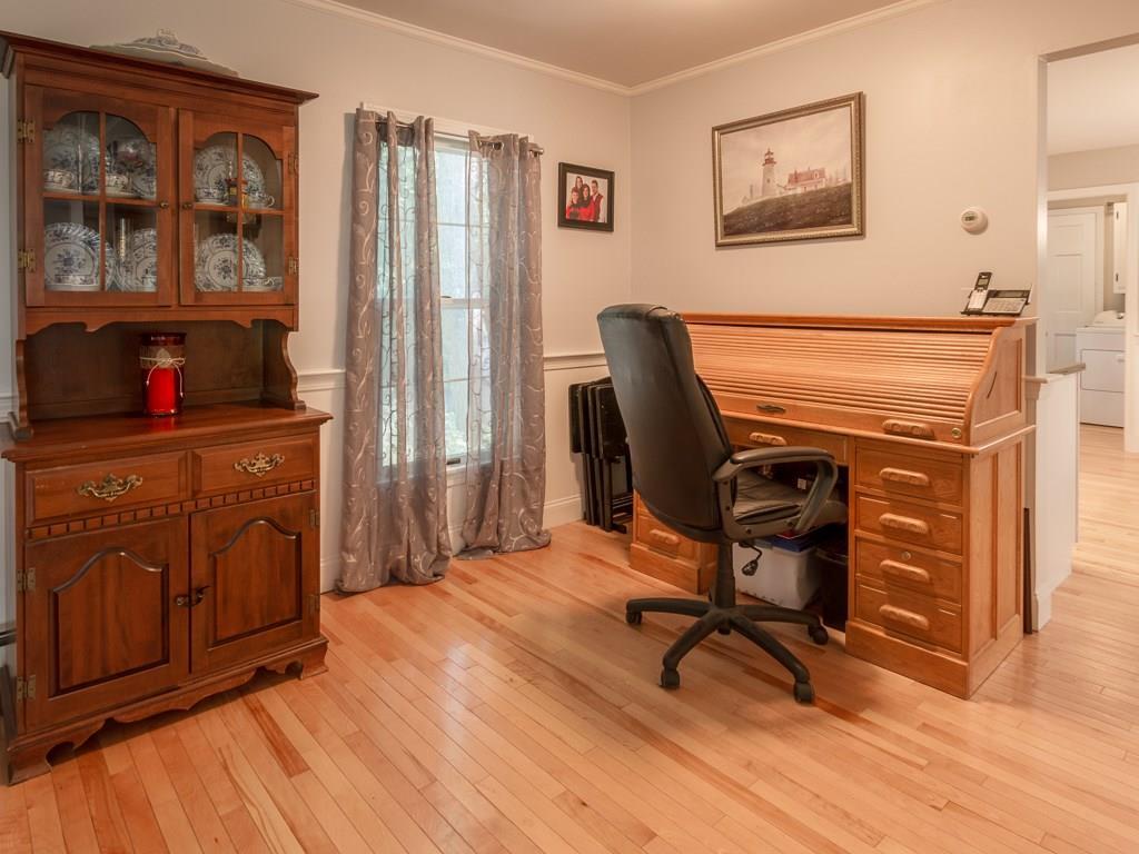 294 Harrington Road Pemaquid, ME 04558 - Photo 4 of 15 There is an adjoining study corner.