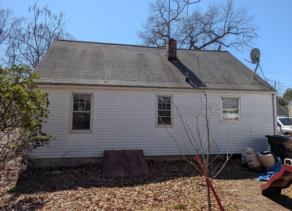 141 Shawmut Street Springfield, MA 01108 - Photo 3 of 19 Gallery Image 3