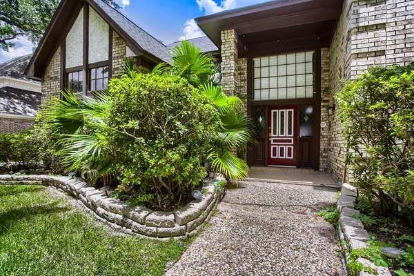 $430,000 | 6906 Mossridge Drive, Houston, TX 77069