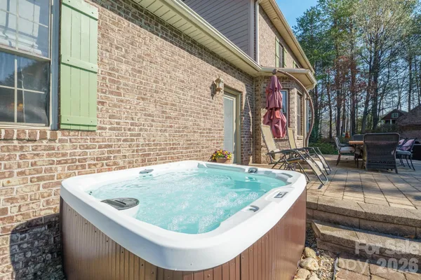 $998,000 | 4852 Brookridge Drive Northeast, Hickory, NC 28601