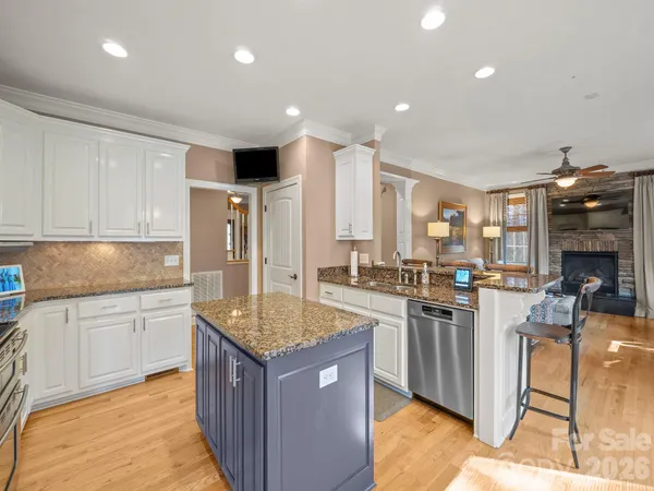 $998,000 | 4852 Brookridge Drive Northeast, Hickory, NC 28601