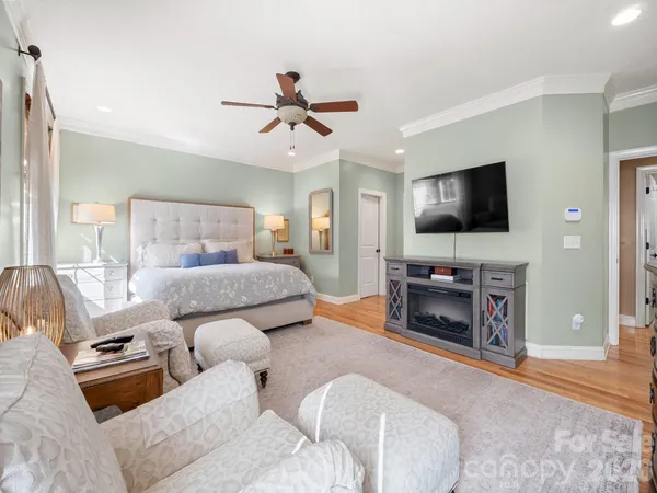 $998,000 | 4852 Brookridge Drive Northeast, Hickory, NC 28601