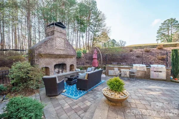 $998,000 | 4852 Brookridge Drive Northeast, Hickory, NC 28601