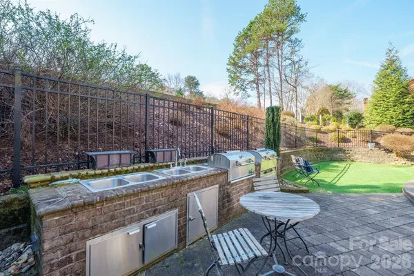 $998,000 | 4852 Brookridge Drive Northeast, Hickory, NC 28601