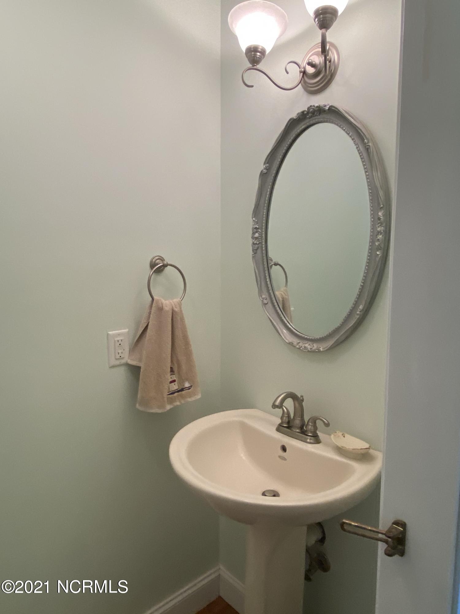 105 Overlook Road Chocowinity, NC 27817 - Photo 41 of 134 halfbath