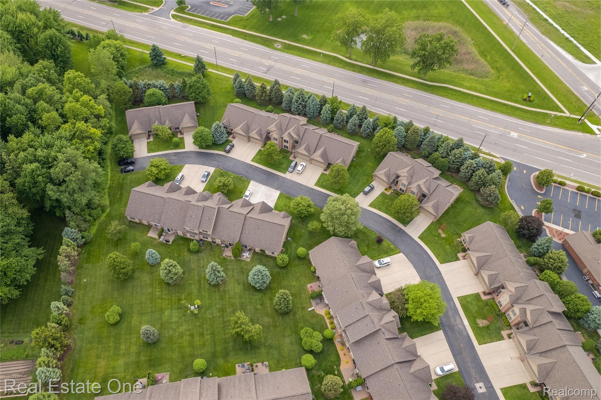 22470 Timber Ridge Court, Unit 25 Trenton, MI 48183 - Photo 35 of 36 22470 Timber Ridge Ct-31.jpg