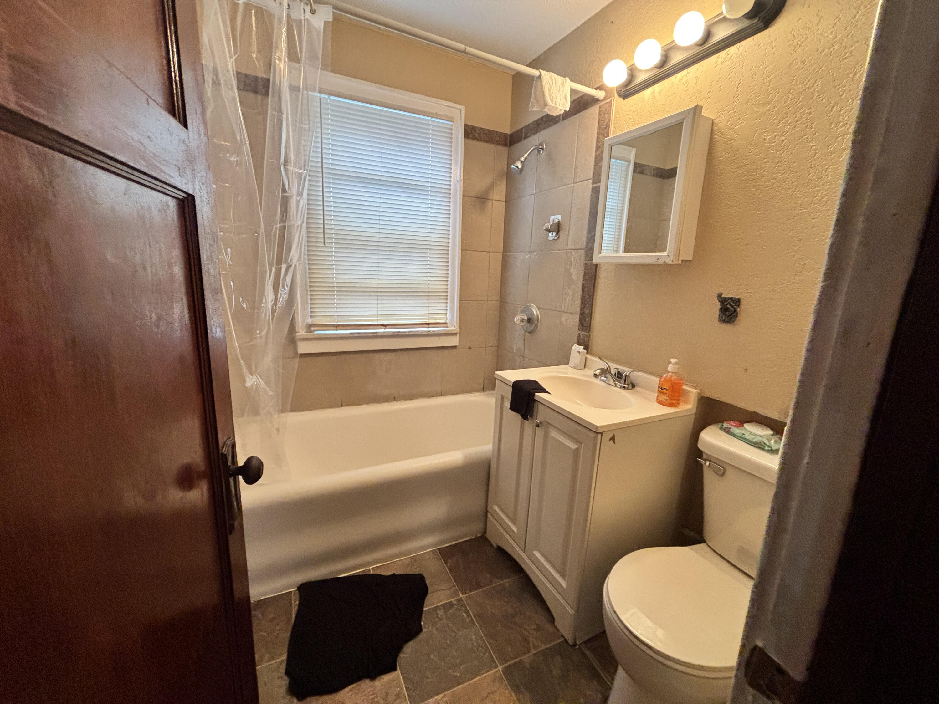 4036 North 25th Street, Unit 4038 Milwaukee, WI 53209 - Photo 5 of 7 IMG_4132