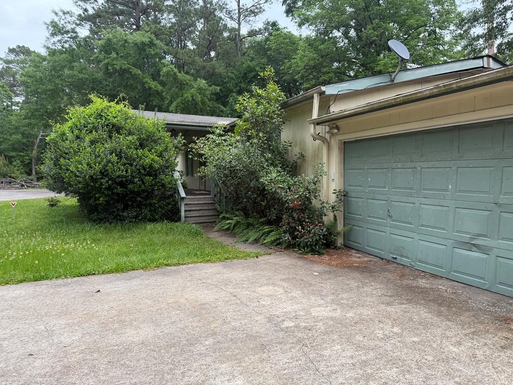 86 Whippoorwill Lane Trinity, TX 75862 - Photo 3 of 47 a backyard of a house with lots of green space and plants