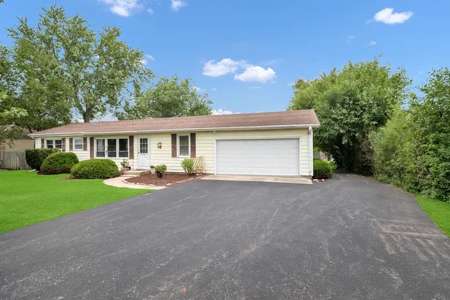 $369,000 | 2N643 Diane Avenue, Glendale Heights, IL 60139