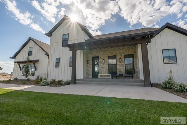 $1,499,000 | 4887 North Sunset Drive, Iona, ID 83427
