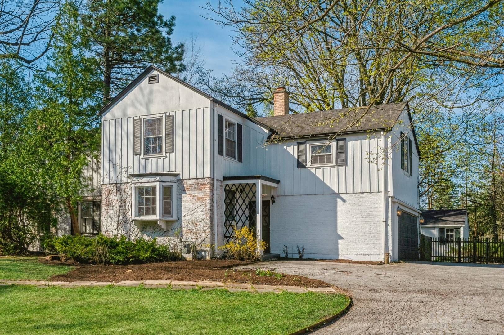 872 Green Bay Road Highland Park, IL 60035 - Photo 2 of 30 a front view of a house with a yard