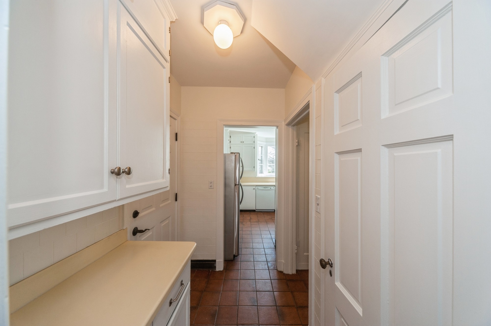 872 Green Bay Road Highland Park, IL 60035 - Photo 10 of 30 a bathroom with a sink a toilet and shower