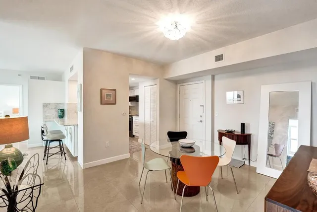 a view of a livingroom with furniture and a dining table