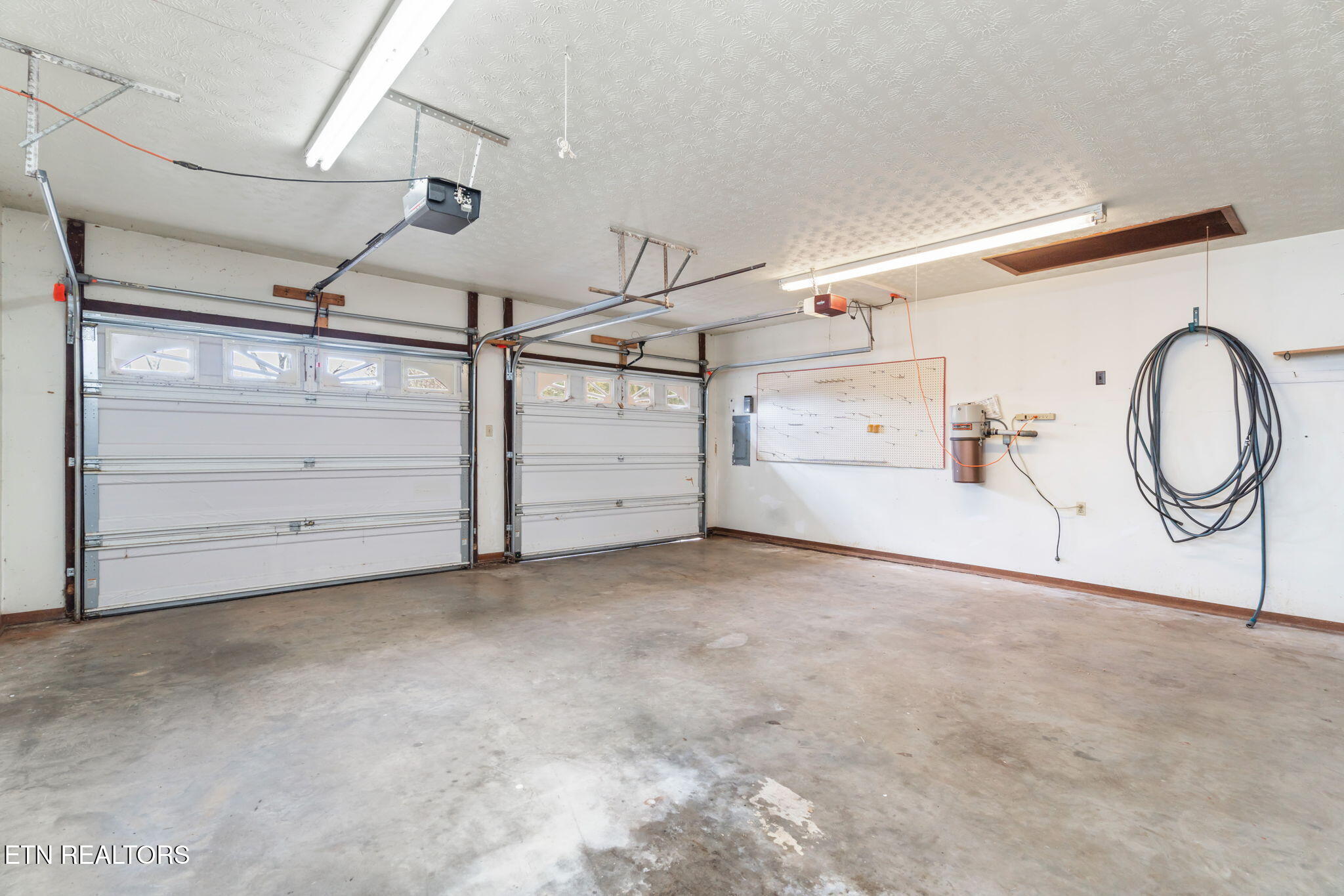 263 Mohawk Circle Seymour, TN 37865 - Photo 17 of 41 2 Car Garage