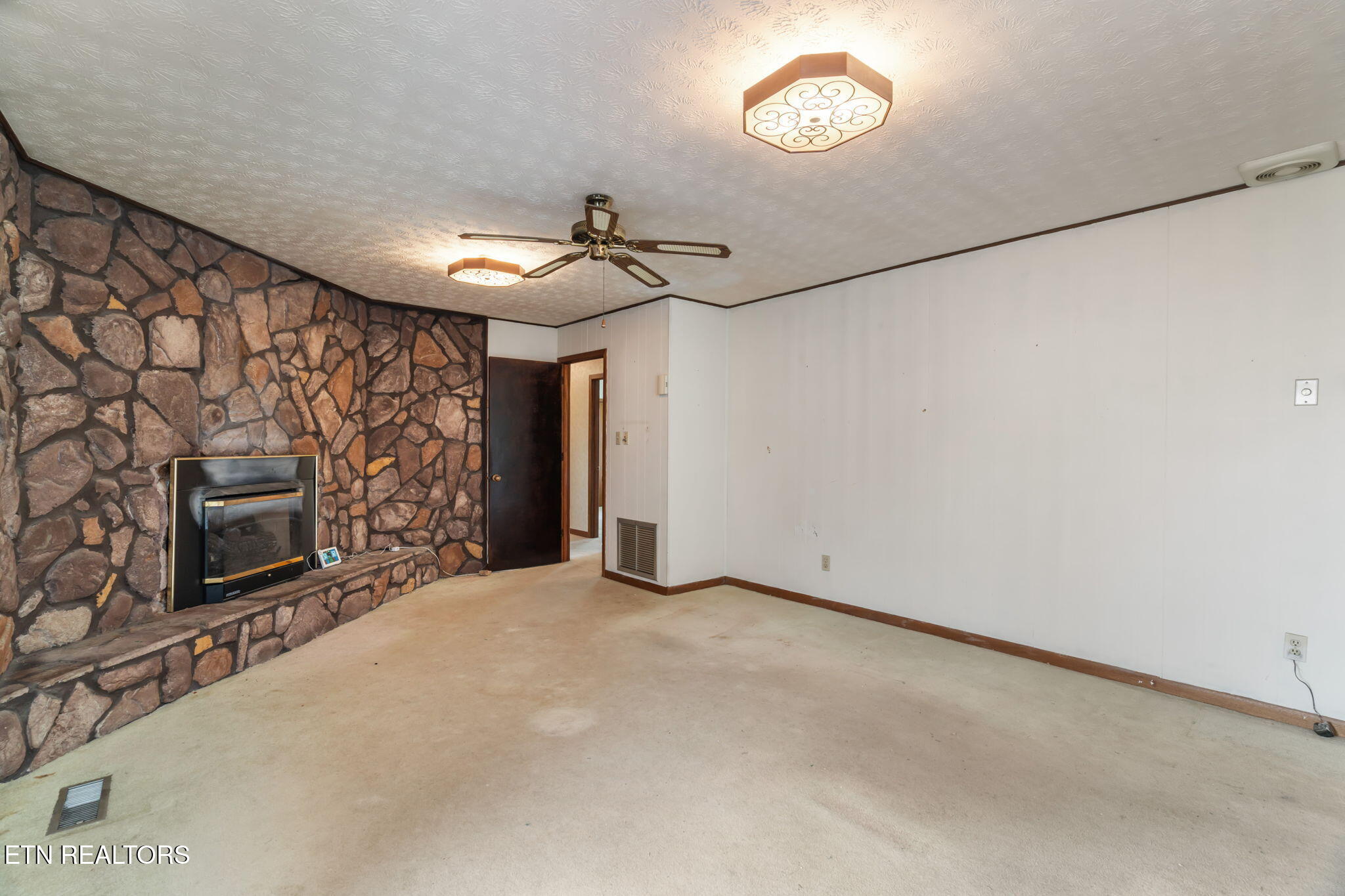 263 Mohawk Circle Seymour, TN 37865 - Photo 19 of 41 Family Room