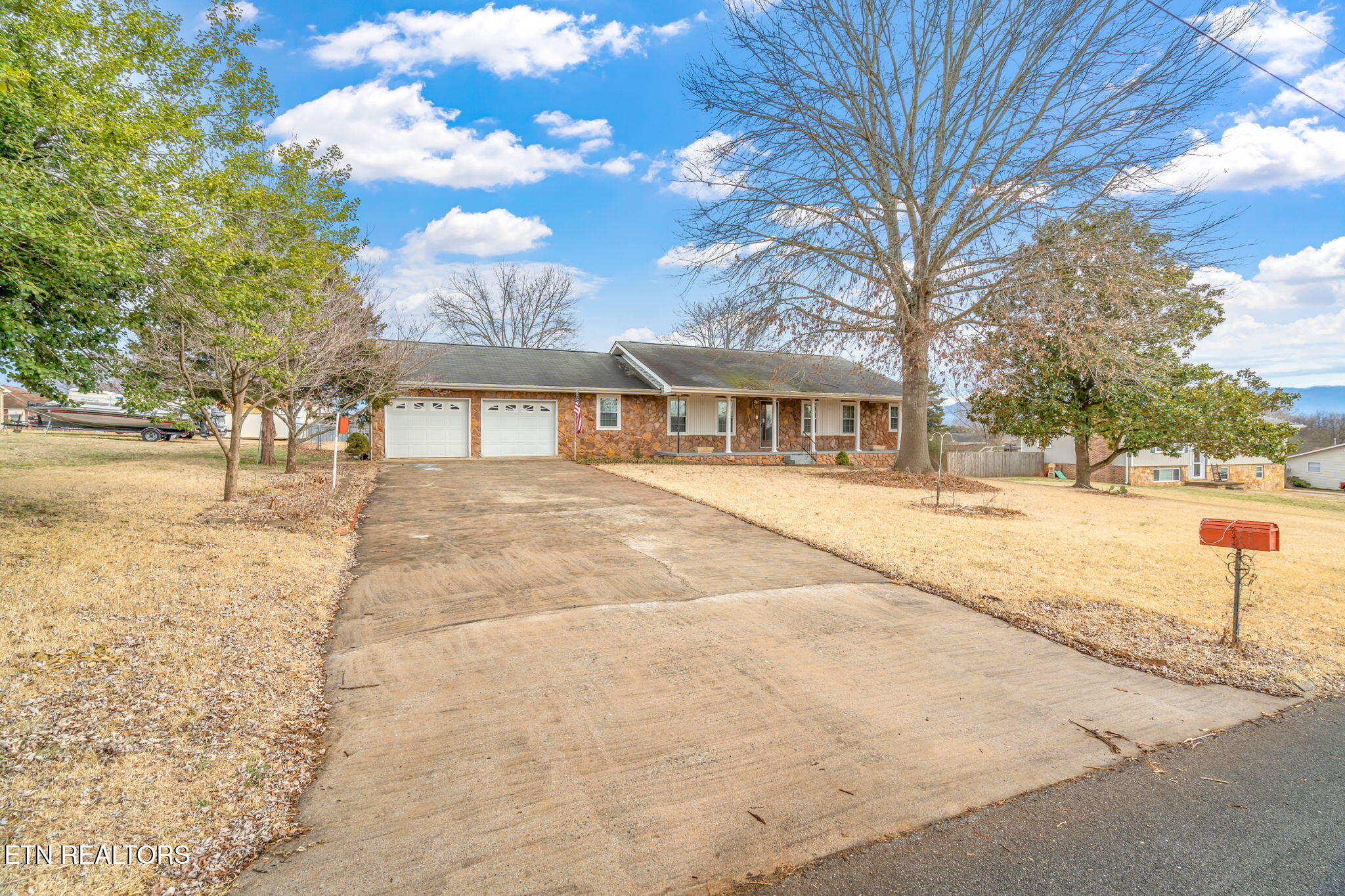 263 Mohawk Circle Seymour, TN 37865 - Photo 3 of 41 Nice level yard