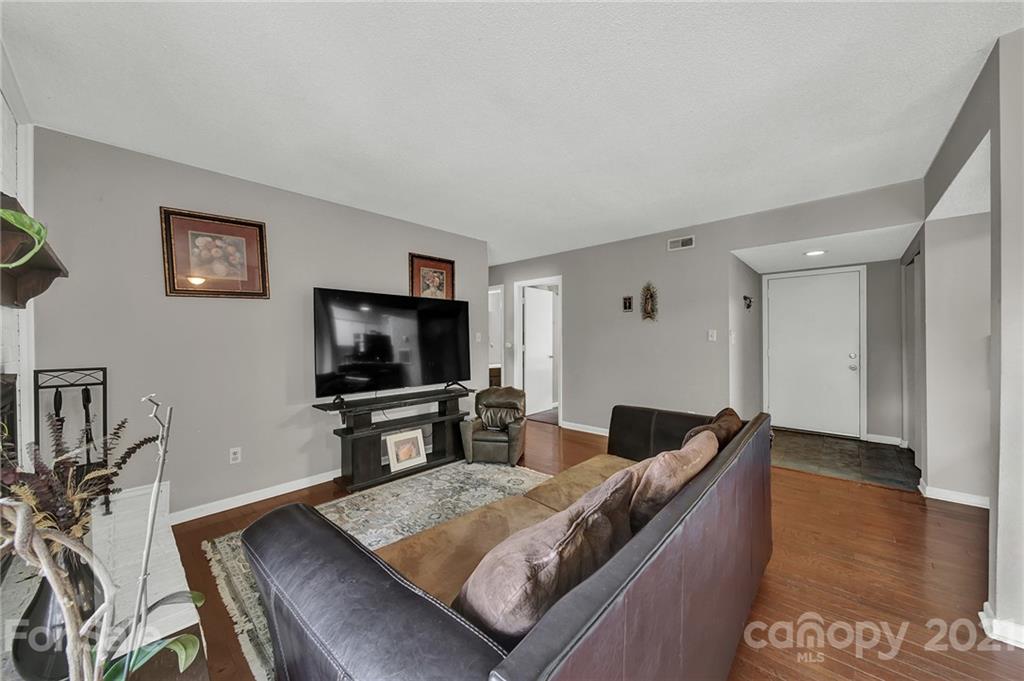 11082 Harrowfield Road Charlotte, NC 28226 - Photo 7 of 28 Gallery Image 7