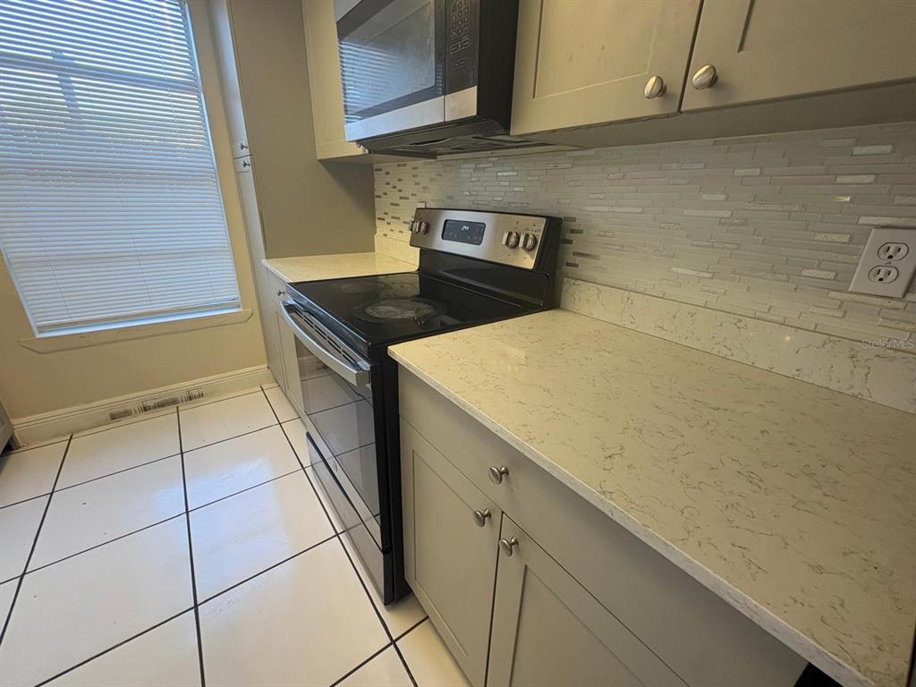 4033 Henley Road, Unit 1707 Orlando, FL 32839 - Photo 36 of 66 a utility room with dryer and washer