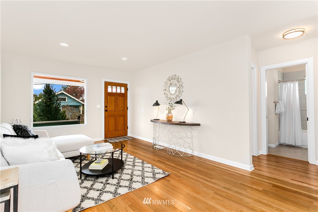 4120 Interlake Avenue North Seattle, WA 98103 - Photo 3 of 17 Gallery Image 3