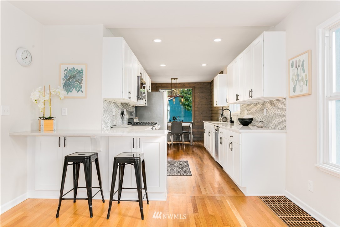 4120 Interlake Avenue North Seattle, WA 98103 - Photo 4 of 17 Gallery Image 4