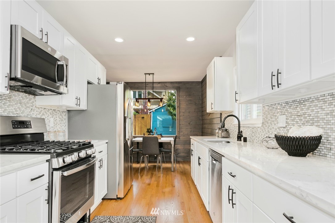 4120 Interlake Avenue North Seattle, WA 98103 - Photo 5 of 17 Gallery Image 5