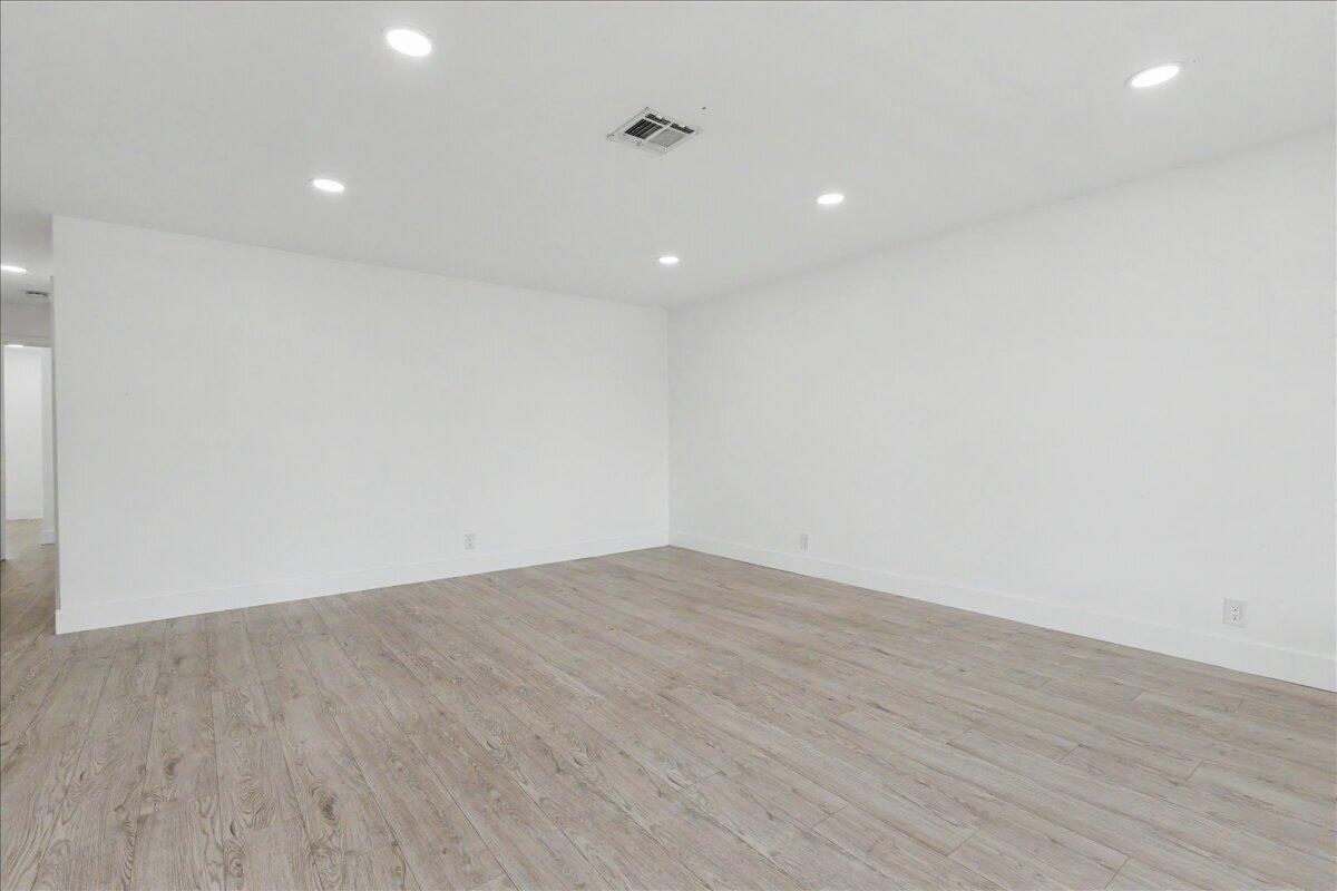 201 Southwest 1st Street, Unit 9 Boca Raton, FL 33432 - Photo 4 of 38 Living Area