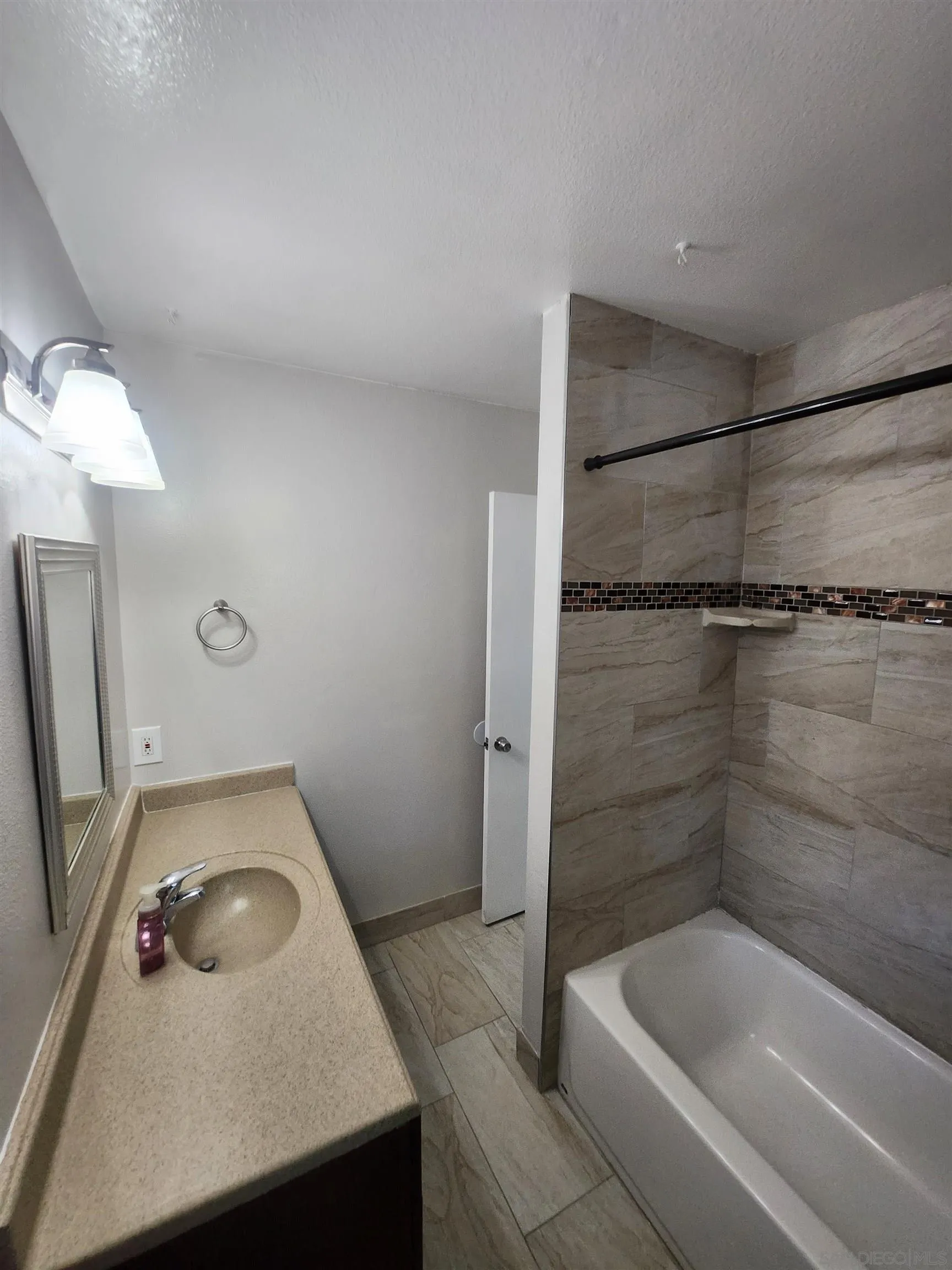12157 Gay Rio Drive Lakeside, CA 92040 - Photo 11 of 16 Gallery Image 11
