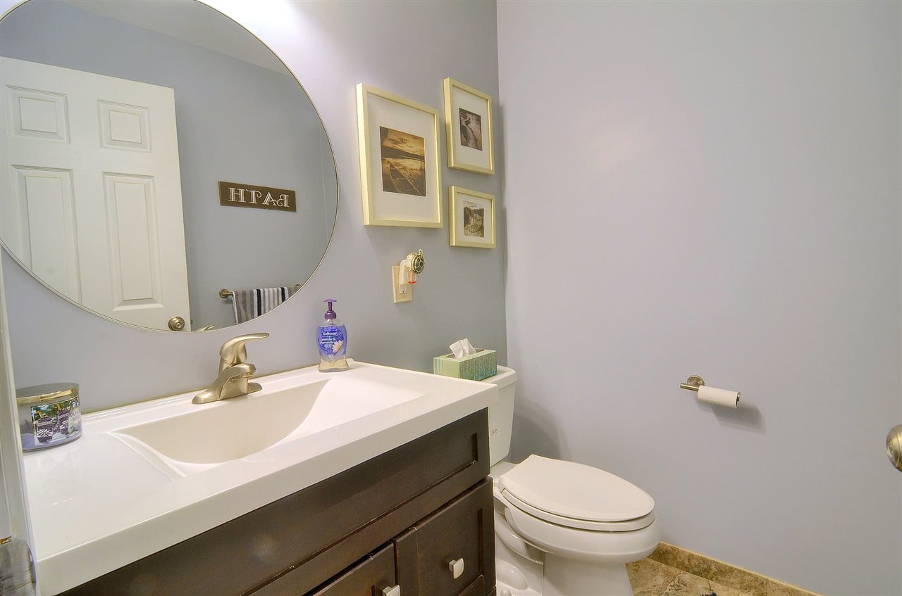 561 Sunlight Drive Rochester, MI 48309 - Photo 14 of 30 Half Bathroom
