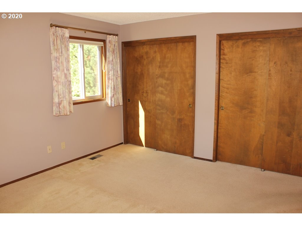 39 Touchstone Lake Oswego, OR 97035 - Photo 15 of 30