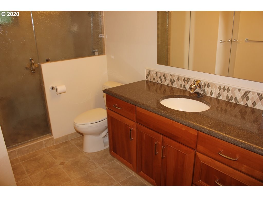 39 Touchstone Lake Oswego, OR 97035 - Photo 19 of 30