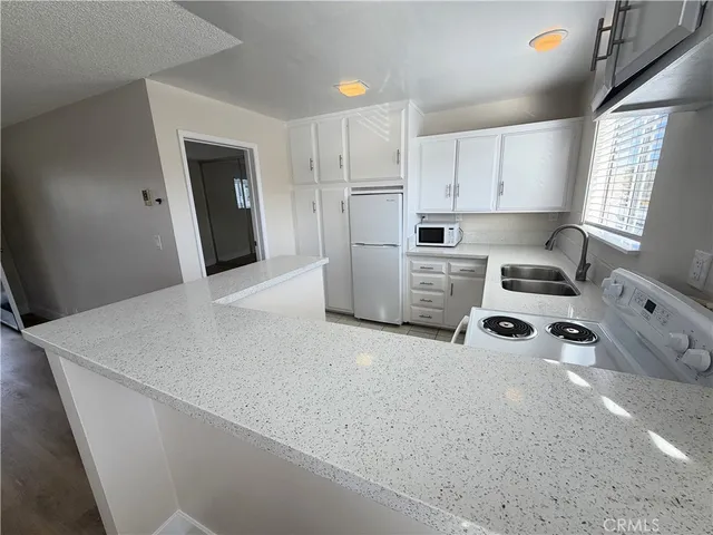 $2,195 | 931 West 19th Street, Unit 38, Costa Mesa, CA 92627