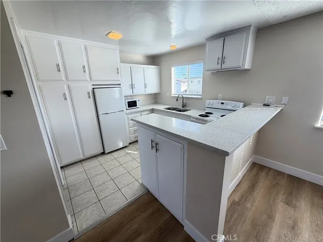 $2,195 | 931 West 19th Street, Unit 38, Costa Mesa, CA 92627