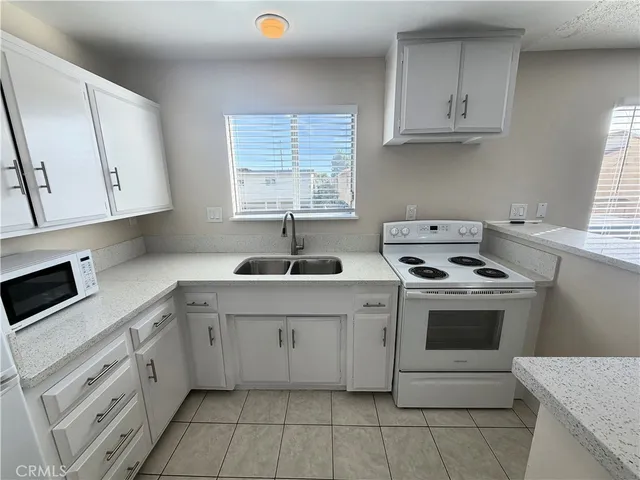 $2,195 | 931 West 19th Street, Unit 38, Costa Mesa, CA 92627
