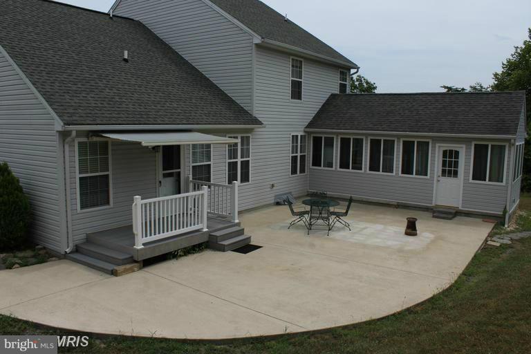 450 Ridge View Drive Berkeley Springs, WV 25411 - Photo 4 of 23 Exterior (Rear)